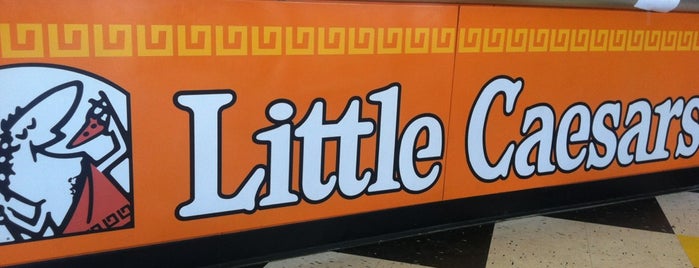 Little Caesars Pizza is one of Tempat yang Disukai Knick.