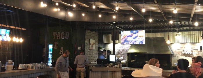 Tacos Bar is one of Tempat yang Disukai Carlos.
