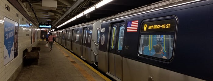 MTA Subway - 65th St (M/R) is one of Locais curtidos por TripleJ18.