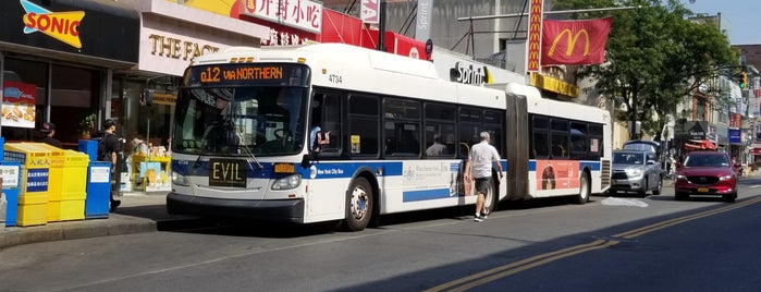MTA & NICE Bus in Flushing - Q12/Q13/Q15/Q15A/Q16/Q17/Q17LTD/Q19/Q20A/Q20B/Q25/Q25LTD/Q26/Q27/Q27LTD/Q28/Q34/Q44+SBS+/Q48/Q50LTD/Q58/Q58LTD/Q65/Q65LTD/Q66/N20G is one of Meiさんのお気に入りスポット.