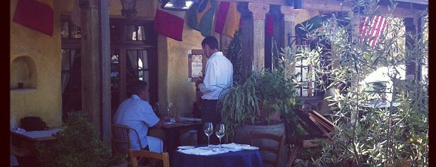 Casanova Restaurant is one of Lugares favoritos de frank.