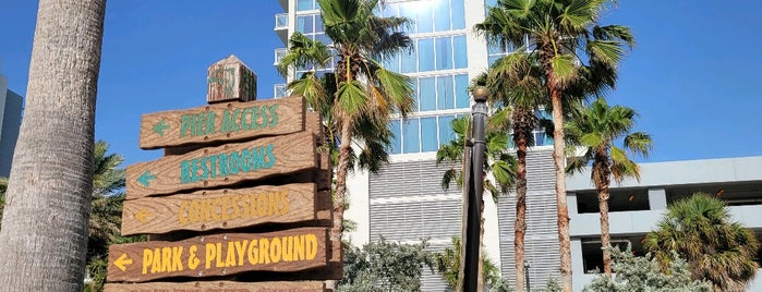 Wyndham Grand Clearwater Beach is one of สถานที่ที่ Mike ถูกใจ.