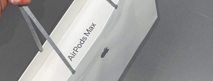 Apple Churchill Square is one of Apple - Official UK Stores - May 2018.