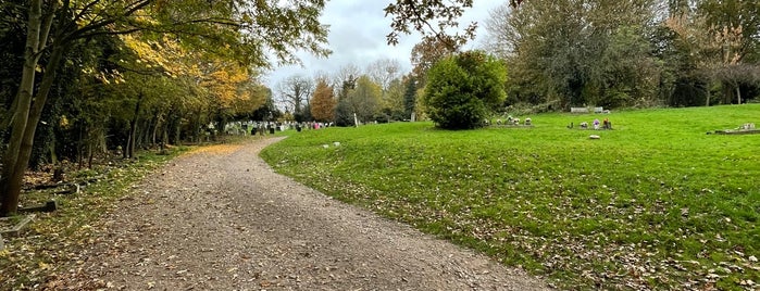 Nunhead Cemetery is one of London.