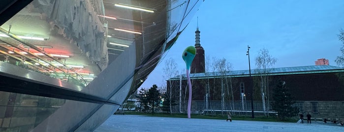 Depot Boijmans Van Beuningen is one of Lieux qui ont plu à Theo.