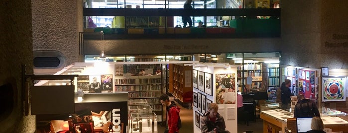 Barbican Library is one of 図書館.