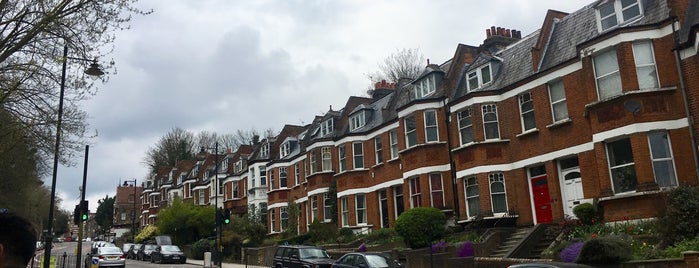 Highgate Hill is one of London s.t.d..