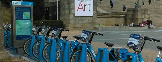 RideIndego Station: Philadelphia Museum of Art is one of Lieux qui ont plu à Stephen.