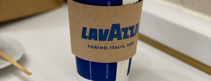 Lavazza Cafe is one of Orte, die Alejandro gefallen.
