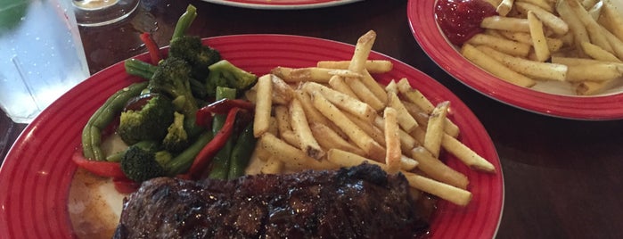 T.G.I. Friday's is one of Restaurantes visitados.
