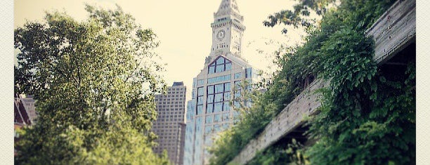 Boston Watch & Clock is one of Lieux qui ont plu à Mike.