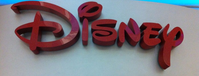 Disney store is one of Tempat yang Disukai Efrosini-Maria.