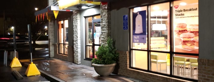 McDonald's is one of สถานที่ที่ Alberto J S ถูกใจ.