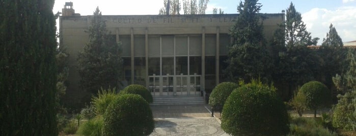 Biblioteca Facultad de Filosofía y Letras is one of bibliotecas de la ciudad.