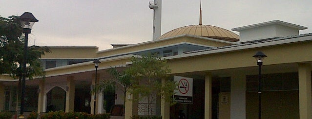 Masjid UTM is one of Locais salvos de Mazlan.