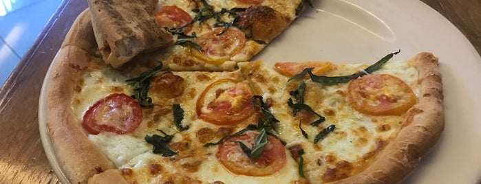 California Pizza Kitchen is one of Posti che sono piaciuti a Shank.