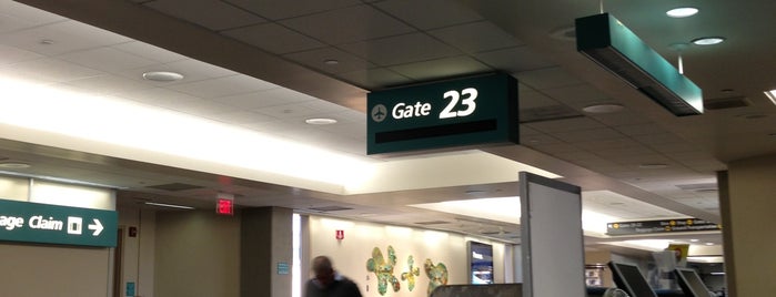 Gate 23 is one of สถานที่ที่ John ถูกใจ.