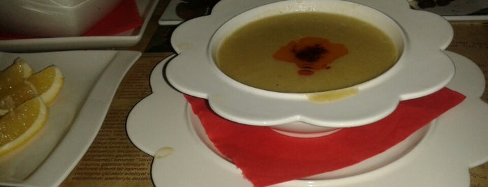 Şinasi Cafe & Bar & Restaurant is one of Seray'ın Beğendiği Mekanlar.