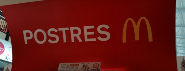McDonald's is one of Comamos en el Food court.