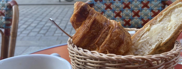 Café Petite is one of Restos parisiens.
