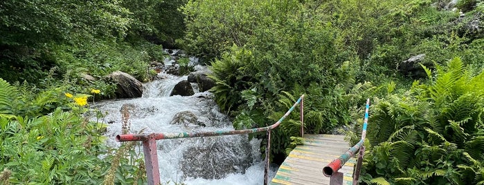 Gveleti Waterfall | გველეთის ჩანჩქერი is one of Kazbegi.