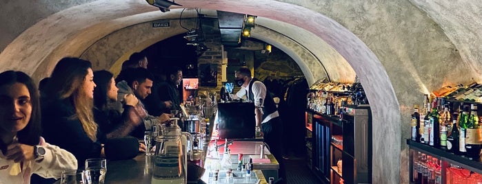 12 Steps Bar is one of Lugares favoritos de Alexey.