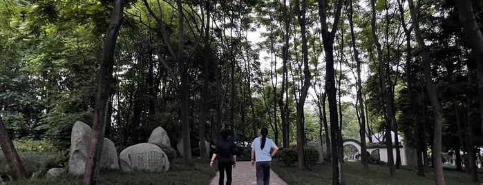 Huan Hua Xi Park is one of Jen’s Liked Places.