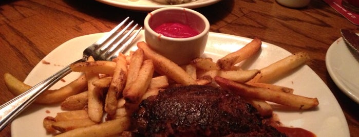 Outback Steakhouse is one of Lieux qui ont plu à Evie.