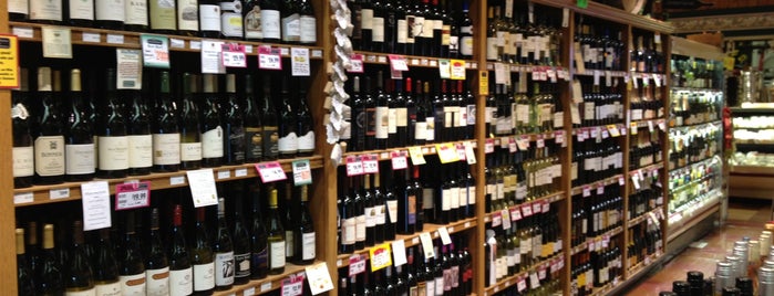 Sonoma Market is one of Sonoma/wine tasting 🍷.