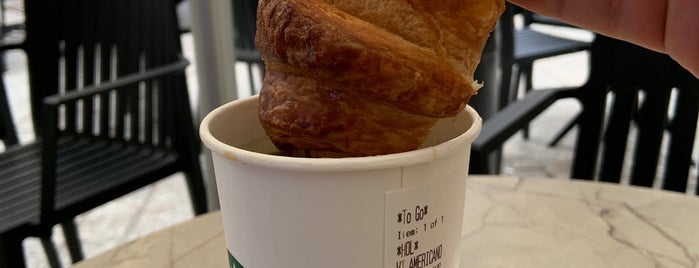 Starbucks is one of Kennethさんの保存済みスポット.