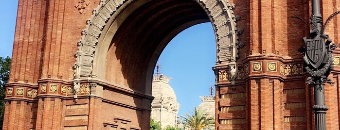 Arc De Triunf is one of Barselona best places.