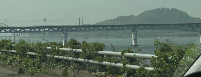 Han River is one of Places to Visit in South Korea.
