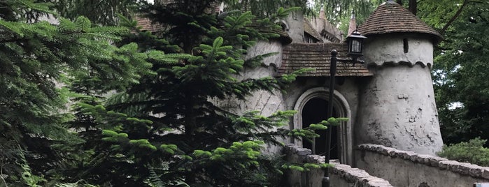 Het Meisje met de Zwavelstokjes is one of De Efteling.