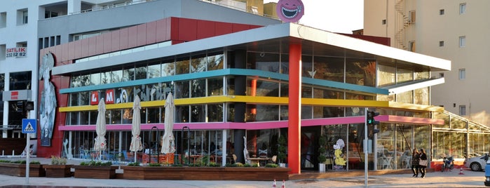 Leman Kültür is one of Cafes.