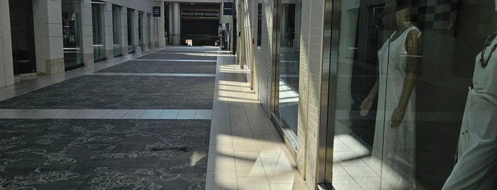 The Shops at Worthington Place is one of Lieux qui ont plu à Angie.