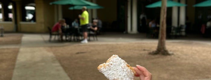 Cafe Du Monde is one of สถานที่ที่ Plwm ถูกใจ.