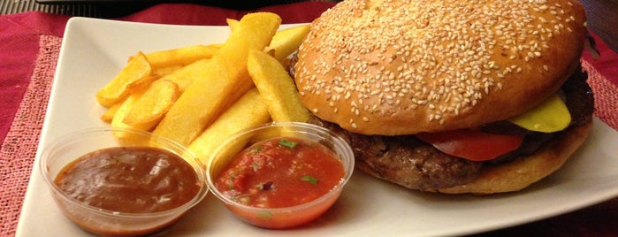 Cheeseburger Slow Food is one of Best burgers in Warsaw.