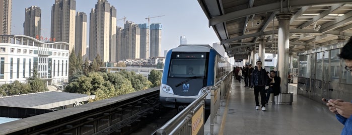 Zongguan Metro Station is one of 伪铁一号线.