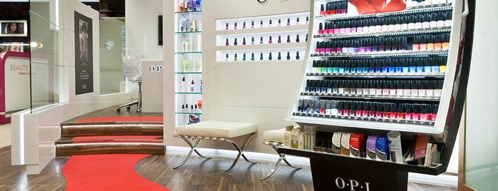 OPI NAIL BAR. El Corte Inglés - Serrano is one of Pelayoさんのお気に入りスポット.