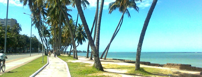 Praia da Avenida is one of Tempat yang Disukai Jatniel.