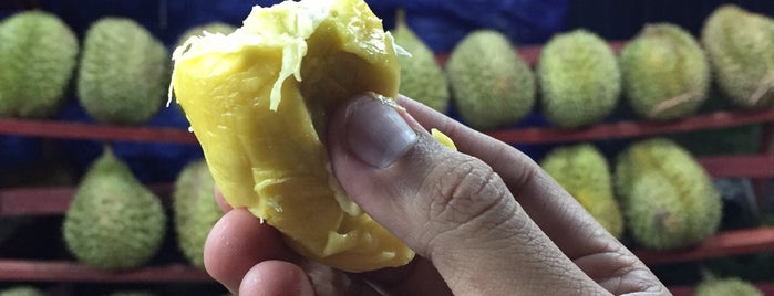 Gerai Durian Haff Hafize is one of Makan @ Seri Kembangan/ Serdang #2.