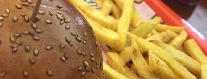 Burger Klasik is one of 🦅 Yasin Barış 🦅さんのお気に入りスポット.