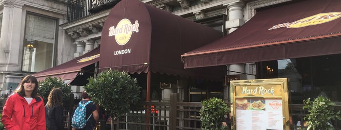 Hard Rock Cafe London is one of Tempat yang Disukai LEON.