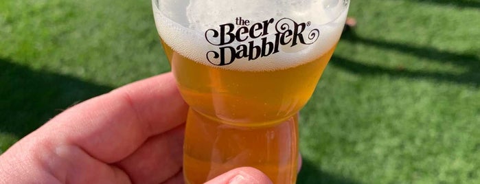 Summer Beer Dabbler is one of Lugares favoritos de Andrew.