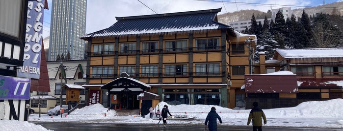 三国峠温泉 御宿 本陣 is one of ski resorts n recreation.