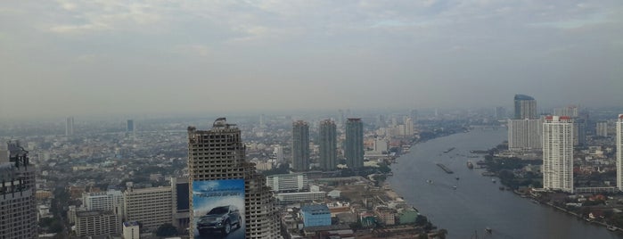 Lebua at State Tower is one of Lieux qui ont plu à Emre.