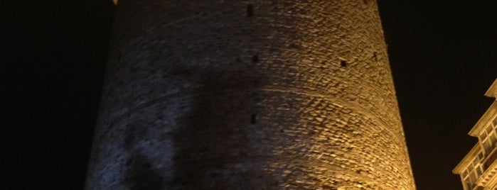 Menara Galata is one of Tempat yang Disukai Emre.