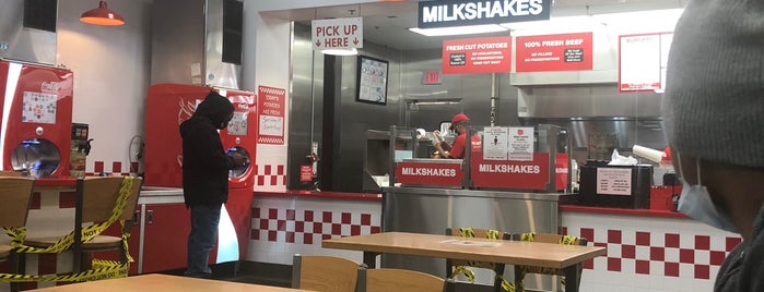 Five Guys is one of Gさんの保存済みスポット.