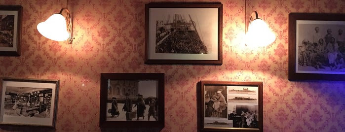 Ellis Island Pub is one of Mangiare nelle Marche.