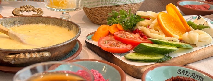 Çeşme Bazlama Kahvaltı Dubai is one of Restaurant 🇦🇪.